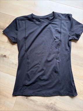 Women’s Short-Sleeve Performance Tee - Black